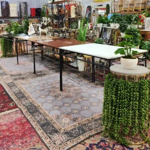 میز غذاخوری پایه فلزی با صفحه MDF و پایه‌های فلزی مشکی